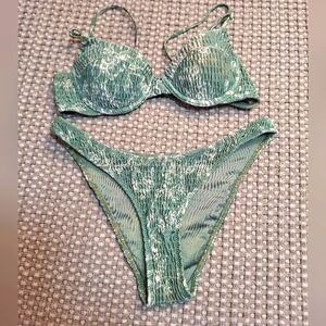 TRIANGL Green floral normal bottom swimsuit set.
